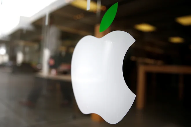 Zadnji četrtletni rezultati so bili nad pričakovanji trga zaradi boljše prodaje v segmentu iPhone. FOTO: Lucy Nicholson/Reuters