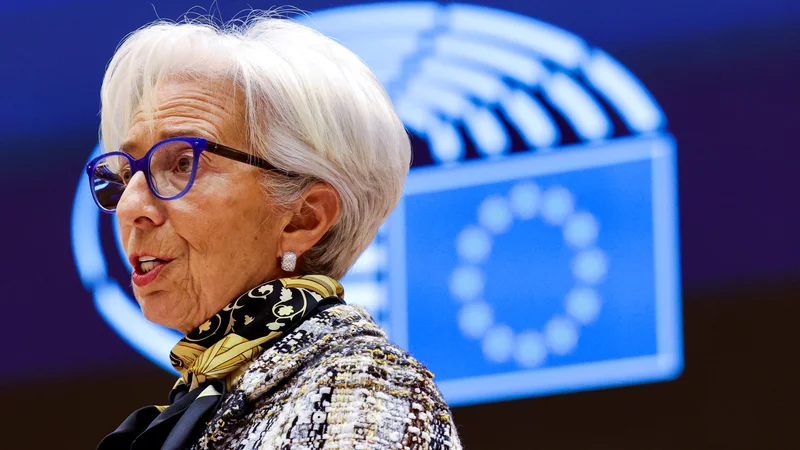 Fotografija: Evropska centralna banka pod vodstvom Christine Lagarde je glede inflacije manj zaskrbljena kot ameriški Fed.
FOTO: Olivier Matthys/Reuters