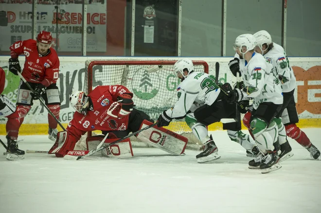 V letošnjem finalu hokejskega DP se je dodobra zakuhalo. FOTO: Jure Eržen/Delo