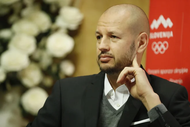 Dejan Kontrec se je s sodelavci pri HZS znašel pred zapletenim vozlom. FOTO: Leon Vidic/Delo