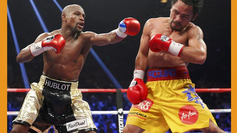 Fotografija: Za Floydom Mayweatherjem je imenitna športna pot, takole je leta 2015 opravil s Filipincem Mannyjem Pacquaiaom. FOTO: Steve Marcus/Reuters