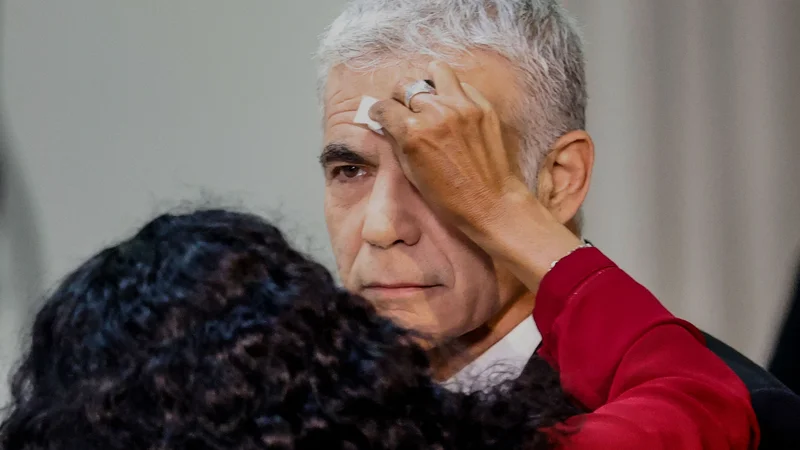 Fotografija: Sredinski politik Jair Lapid ima štiri tedne časa, da sestavi morebitno koalicijo. Foto Jack Guez/AFP