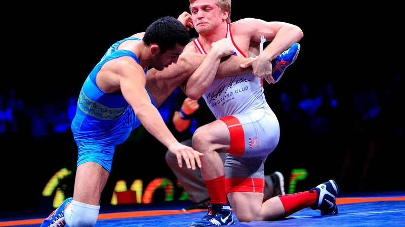 Dave Habat (desno) je v četrtfinalu odpravil Francoza Ilmana Mukhtarova, nato pa v odločilnem dvoboju za olimpijsko vstopnico izgubil z Grkom<strong> </strong>Georgiosom Pilidisom in končal svojo športno pot. FOTO: Facebook D. H.
