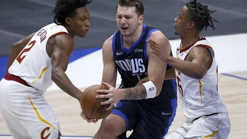 Fotografija: Za Luko Dončića ni ovir, v NBA postavlja dosežke, kot so jih pred njim le velikani košarke. FOTO: Tom Pennington/AFP