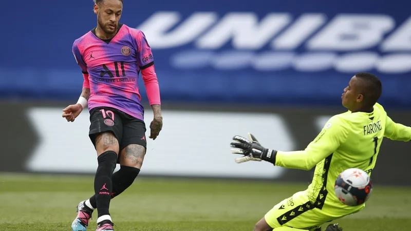 Fotografija: PSG je prepričal Neymarja za podaljšanje pogodbe še za štiri sezone, do leta 2026. FOTO: Gonzalo Fuentes/Reuters