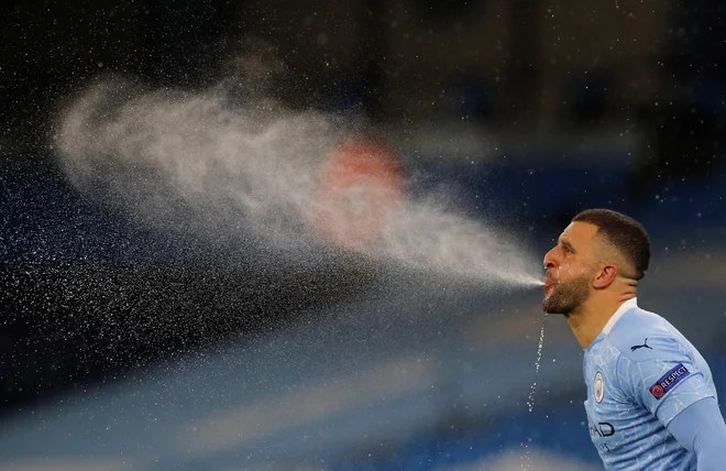 Nogometaš Manche&shy;ster Cityja Kyle Walker resnično bruha ogenj,&nbsp; strup je na igrišču, očitno pa tudi v spalnici. FOTO: Phil Noble/Reuters