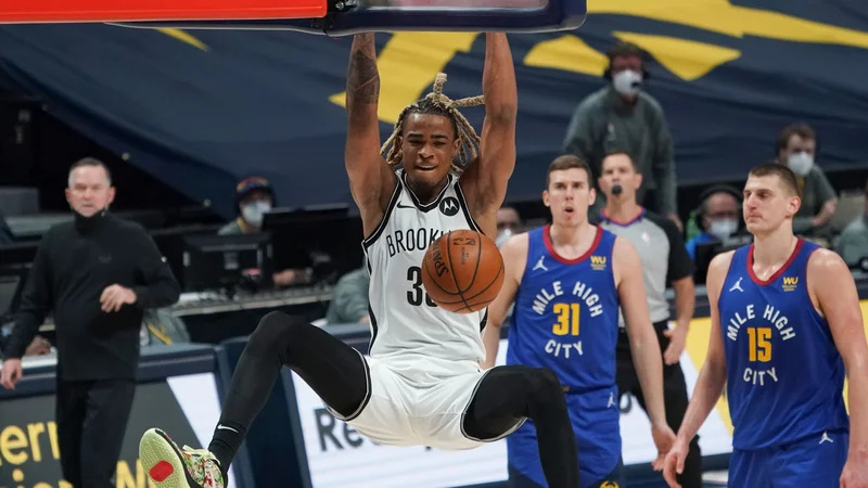 Fotografija: Vlatko Čančar (v modrem dresu s št. 31) in Nikola Jokić sta le nemočno opazovala zabijanje Nicolasa Claxtona. FOTO: Troy Babbitt/Usa Today Sports