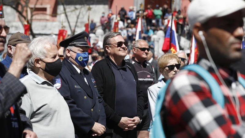 Fotografija: Janković se je dotaknil tudi slovesnosti ob dnevu boja proti okupatorju, ki je letos potekala na Mali Gori in ki je po njegovi oceni pokazala nespamet, ki »nima zveze z resničnostjo«. Brati pesmi domobranskih pesnikov na tak praznik, je po njegovih besedah »sramotno dejanje«. FOTO: Leon Vidic/Delo