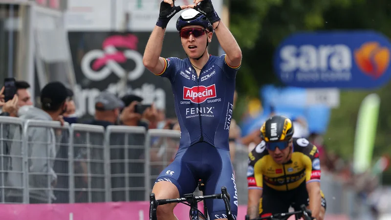 Fotografija: Belgijec Tim Merlier se je takole veselil zmage po napetem boju. FOTO: Luca Bettini/AFP