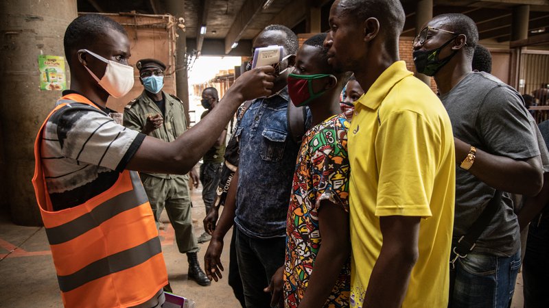 Fotografija: V dvajsetmilijonskem Burkina Faso so uradno potrdili 13.379 okužb in 162 smrti. FOTO: Olympia De Maismont/AFP