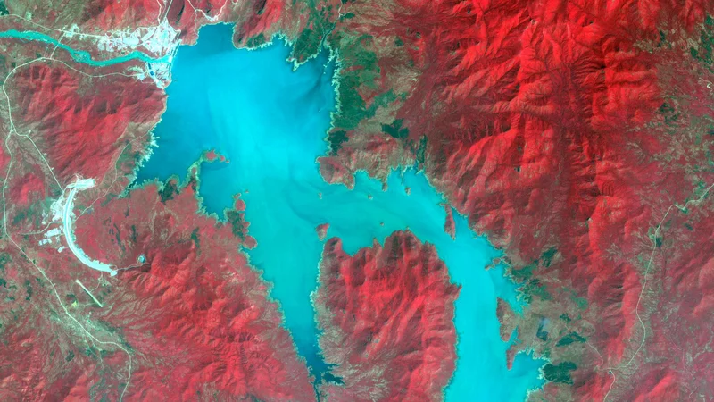 Fotografija: Gradnja velikega renesančnega jezu na Modrem Nilu je že pred časom postala glavno geostrateško in varnostno vprašanje Afriškega roga in dela severne Afrike. Foto Nasa/Reuters