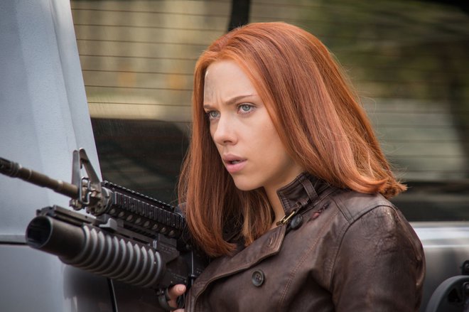 V neskončni franšizi filmov po Marvelovih stripih igra Scarlett Johansson vlogo superjunakinje Črne vdove. FOTO: Dokumentacija Dela