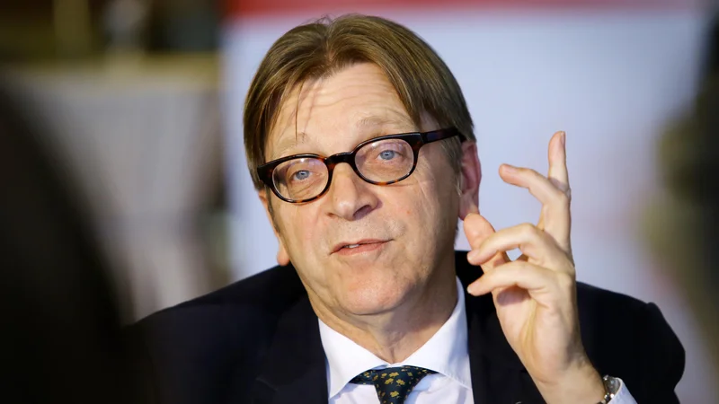 Fotografija: Premier Janeza Janša je marca na twitterju navgel ostre očitke belgijskemu liberalcu Guyju Verhofstadtu. FOTO: Jože Suhadolnik/DELO