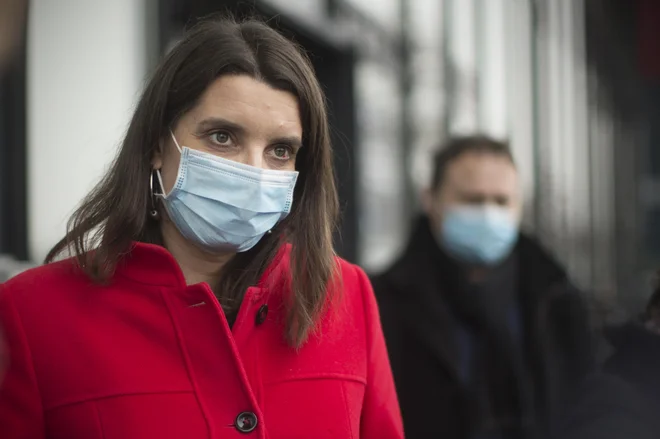 Zakaj zakonodajni predlog vlagajo koalicijski poslanci in ne vlada, na ministrstvu za izobraževanje, ki ga vodi <strong>Simona Kustec</strong>, včeraj niso pojasnili. FOTO: Jure Eržen/Delo