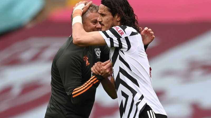 Fotografija: Vzajemno zaupanje in spoštovanje Edinsona Cavanija ter Oleja Gunnajar Solskjærja je Urugvajcu pri Manchester Unitedu prineslo podaljšanje pogodbe še za leto dni. FOTO: Shaun Botterill/Reuters