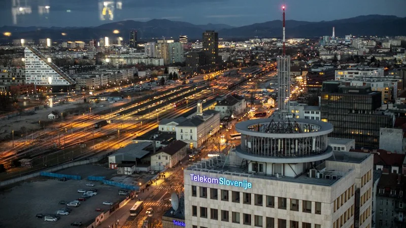 Fotografija: Če bi Telekom prodal TSmedio, bi se s tem umaknil z medijskega področja. FOTO: Voranc Vogel/Delo