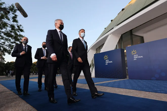 Sopredsedujoči izvršnega odbora konference Guy de Verhofstadt v Strasbourgu menda ni želel videti slovenskega premiera Janše. FOTO: Luis Vieira/AFP