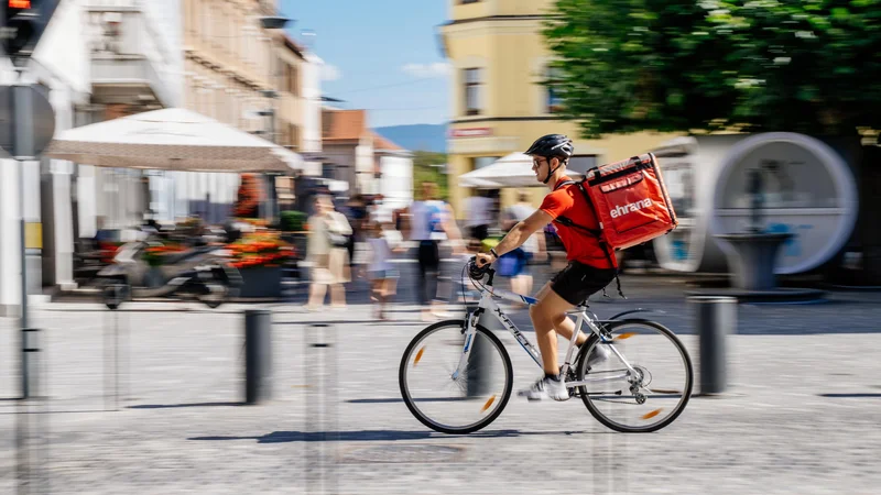 Fotografija: Slovenski ponudnik dostave hrane Ehrane bo kupil španski Glovo. FOTO: Arhiv podjetja