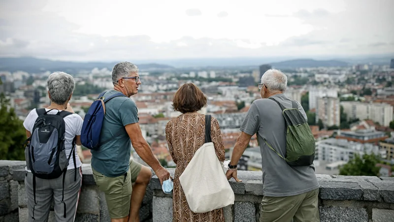 Fotografija: Na podlagi analitike gibanja ljudi je mogoče pripraviti denimo personalizirano turistično ponudbo, ki pripomore h kakovostnejšemu bivanju turistov. FOTO: Blaž Samec/Delo