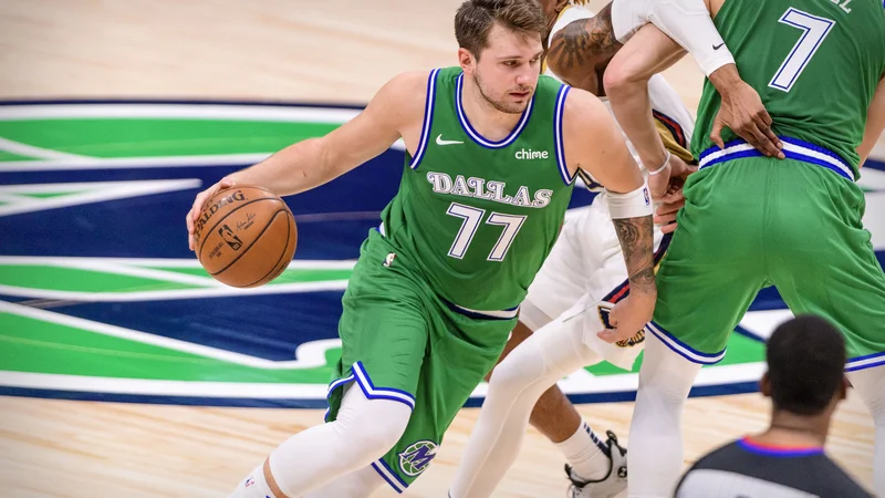 Fotografija: Luka Dončić je Dallas popeljal do zanesljive zmage. Za napredovanje v izločilni del NBA brez dodatnih tekem teksaško moštvo potrebuje le še zmago v zadnjih dveh tekmah rednega dela. FOTO: Jerome Miron/Usa Today Sports