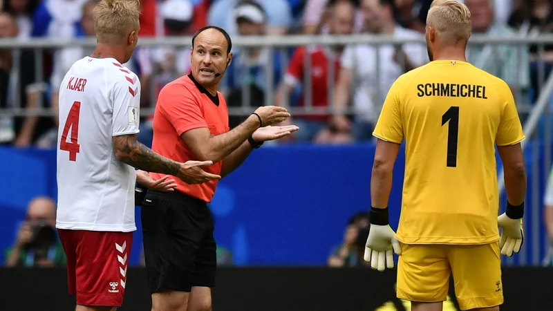 Fotografija: Antonio Mateu Lahoz je pri 44 letih že na koncu bogate sodniške kariere, ki jo bo zaokrožil z glavno nagrado, sojenjem v finalu lige prvakov. Leta 2019 je bil v vlogi četrtega sodnika. FOTO: Fabrice Coffrini/AFP