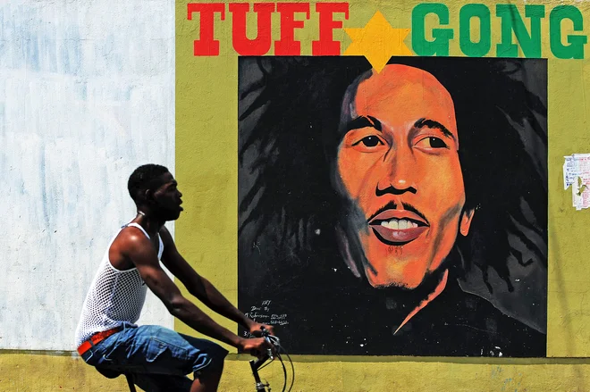 Bob Marley še vedno pooseblja glas zatiranih. FOTO: Jewel Samad/AFP