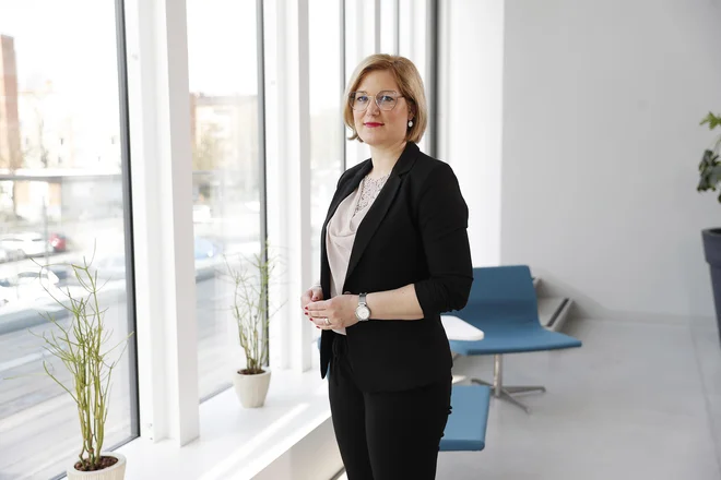 Izobraževanj zaposlenih iz avtomobilske industrije je čedalje več, udeležujejo se jih zaposleni z vseh oddelkov, pojasnjuje Tanja Benček. FOTO: Leon Vidic/Delo