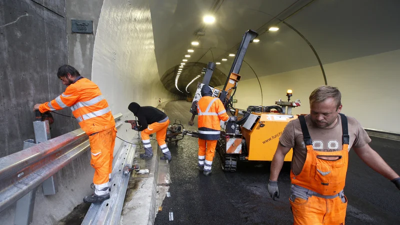 Fotografija: Zaključna dela v predoru Golovec še vedno potekajo. FOTO: Matej Družnik/Delo