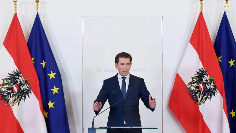 Fotografija: Sebastian Kurz se ne bo umaknil s položaja, če bo proti njemu vložena obtožnica. FOTO: Helmut Fohringer/AFP