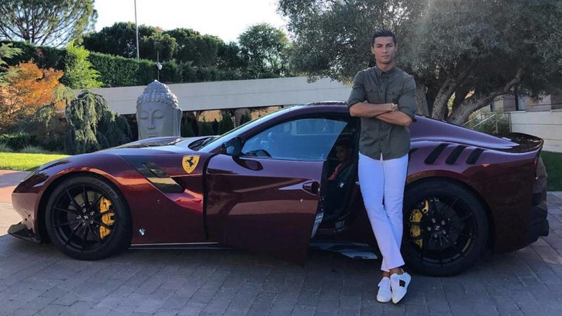 Fotografija: Cristiano Ronaldo ima rad razkošje in hitre avtomobile. FOTO: Osebni Arhiv