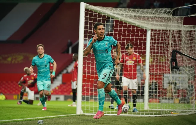 Roberto Firmino je z dvema goloma spravil Manchester United v velike težave v derbiju. FOTO: Dave Thompson/Reuters