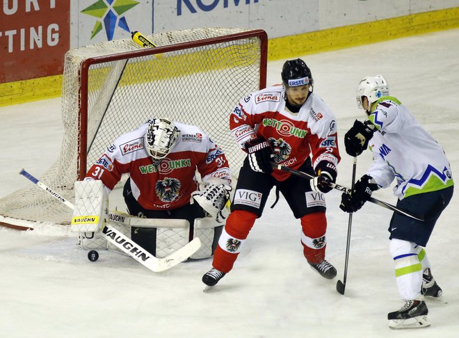 Slovenija in Avstrija bosta obujali čase na številne medsebojne hokejske derbije. FOTO: Aleš Černivec/Delo