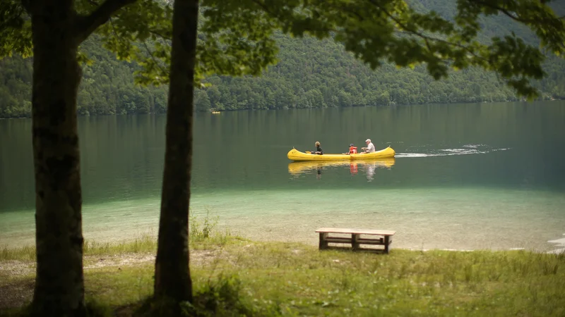 Fotografija: Voda je javno dobro. Do zdaj je zakonodaja posebej varovala bregove rek in jezer. FOTO: Jure Eržen/Delo