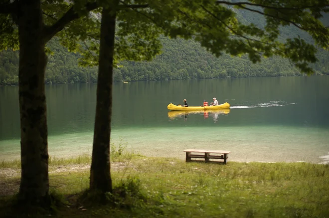 Voda je javno dobro. Do zdaj je zakonodaja posebej varovala bregove rek in jezer. FOTO: Jure Eržen/Delo