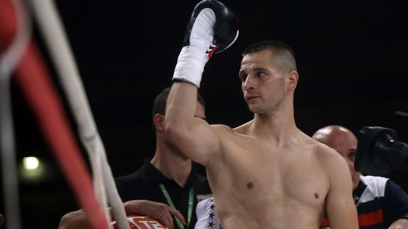 Fotografija: Andrej Baković optimistično zre v prihodnost. FOTO: Blaž Samec/Delo