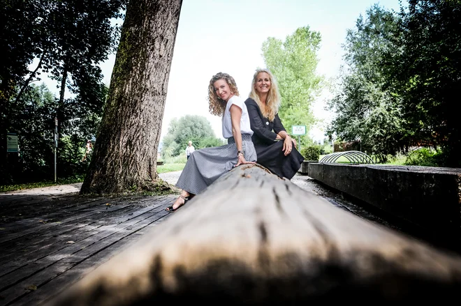 Ana Turšič in Eva Duša Hodnik živita in delata v Ljubljani, skladišče pa imata v Begunjah pri Cerknici. FOTO: Aleš Beno