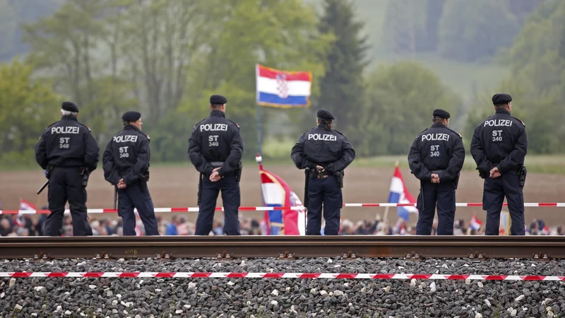 Fotografija: Avstrijska policija je v četrtek potrdila, da za ta konec tedna ni bilo prijavljeno nobeno zborovanje na Libuškem polju. FOTO: Matej Družnik/Delo