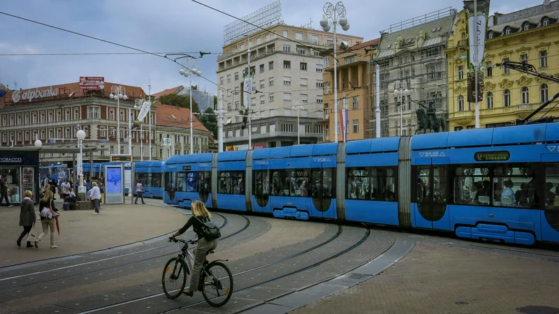 Fotografija: Zdaj sta nacionalna načrta za okrevanje in odpornost na Evropsko komisijo naslovili še Hrvaška in Litva. FOTO: Jože Suhadolnik/Delo