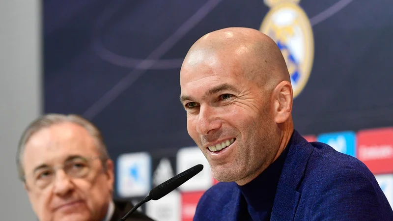 Fotografija: Zinedine Zidane (desno) je Realovemu predsedniku Florentinu Perez dal dovolj časa, da najde ustreznega nasledenika. FOTO: Pierre-Philippe Marcou/AFP