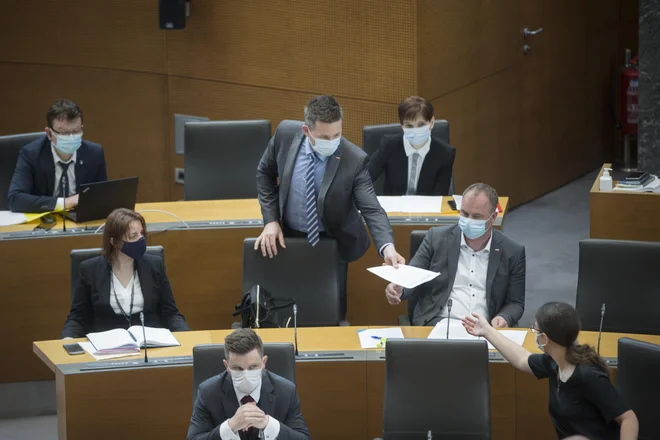 Komorna mineštra na izredni seji DZ v Divača-Koper duru. Ljubljana, 12.maja 2021. Foto: Jure Eržen.