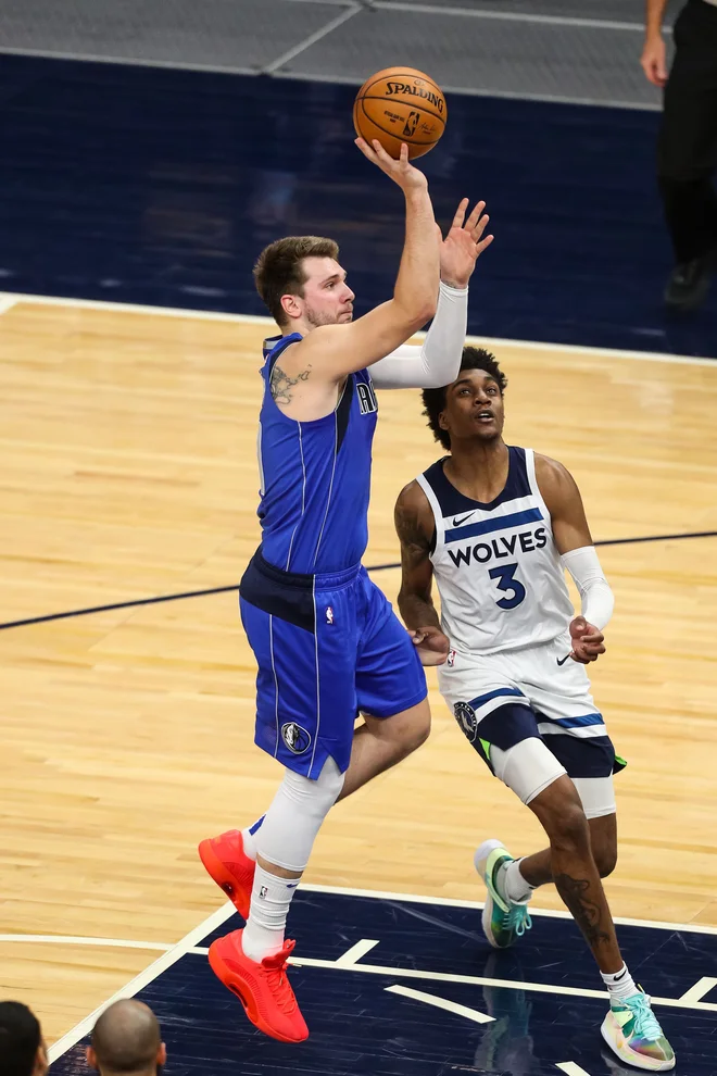 Luka Dončić je danes odigral samo 20 minut. FOTO: David Berding/AFP