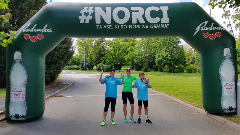 Fotografija: Na letošnjem 2. Virtualnem maratonu treh src so namreč vsi sodelujoči tekači skupaj seštevali pretečene kilometre in dosegli zastavljenih 40.075 km. FOTO: Maraton treh src