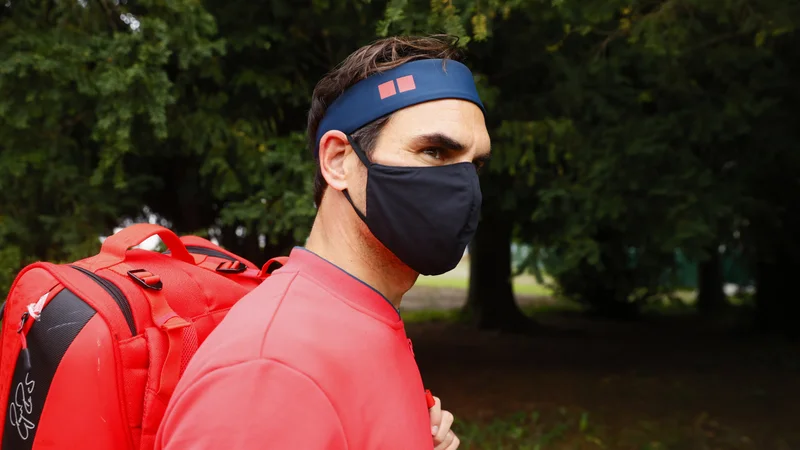 Fotografija: Roger Federer skrbi za svojo varnost. FOTO: Denis Balibouse/Reuters