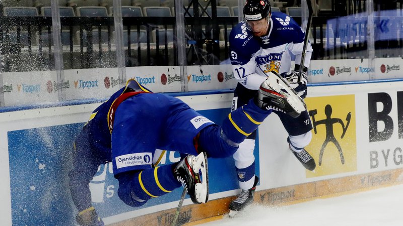 Fotografija: Češka hokejska reprezentanca je osvojila pokal na evropskem turnirju Carlson, ki so se ga v Pragi udeležile reprezentance Češke, Švedske, Finske in Rusije. FOTO: David W Cerny/Reuters

 