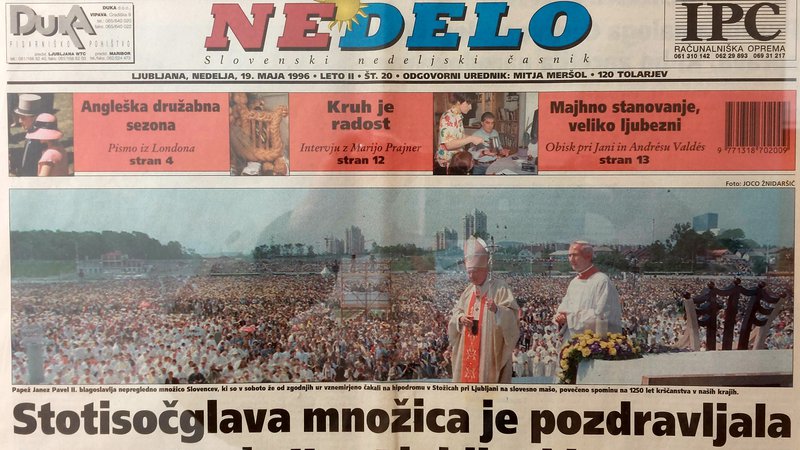 Fotografija: Naslovnica Nedela dan po papeževem obisku hipodroma v Stožicah. FOTO: Muzej tiska