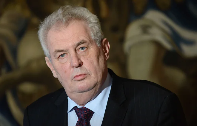 Češki predsednik Miloš Zeman velja za dobrega prijatelja svojega ruskega kolega Vladimirja Putina. FOTO: AFP