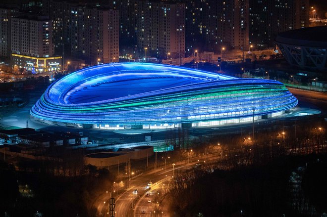 Olimpijske igre v Pekingu bodo že v začetku naslednjega leta. Na fotografiji drsalno središče. FOTO: Wang Zhao/AFP