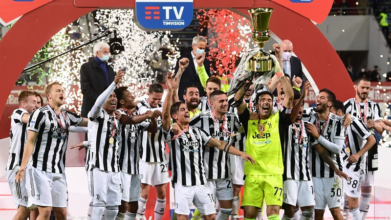 Fotografija: Veselju nogometašev Juventusa ni bilo ne konca ne kraja. FOTO: Miguel Medina/AFP