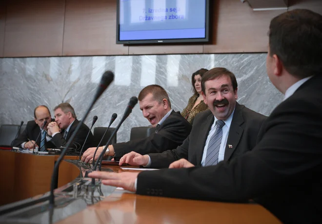 Zvonko Lah med nekdanjimi poslanskimi kolegi iz stranke SDS. Foto Jure Eržen