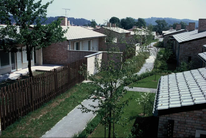 Kljub temu da so Murgle zaščitene kot naselbina in bi morale ostati enovitega videza, pa danes soseska kot marsikatera druga zaradi samograditeljstva kaže degradirano podobo. FOTO: Arhiv arhitektov Ivanšek